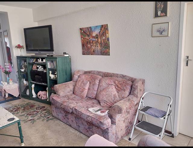 2 BEDROOM SECTIONAL TITLE FOR SALE IN PARKDENE